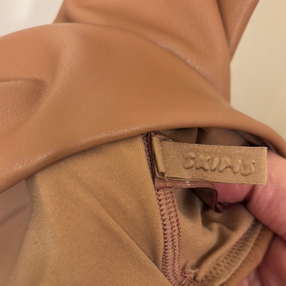 Skims Brown Faux Leather Crop Top 2X NWT - Picture 4 of 5